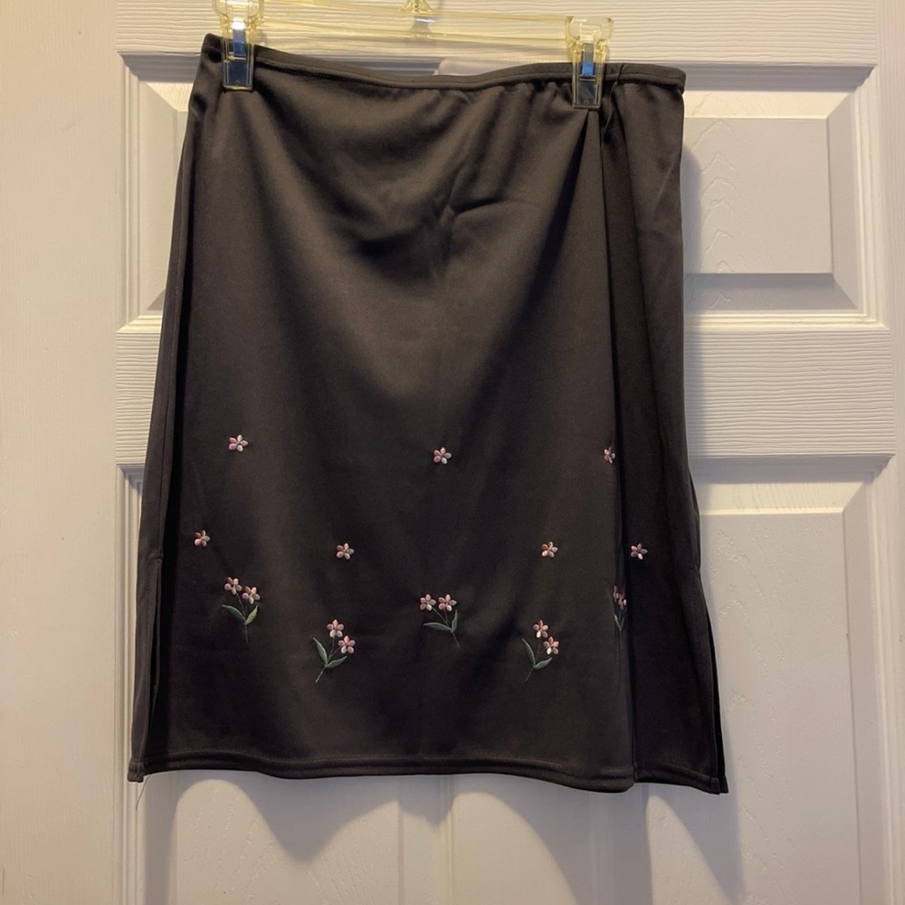 Floral Embroidered Dark Gray Skirt